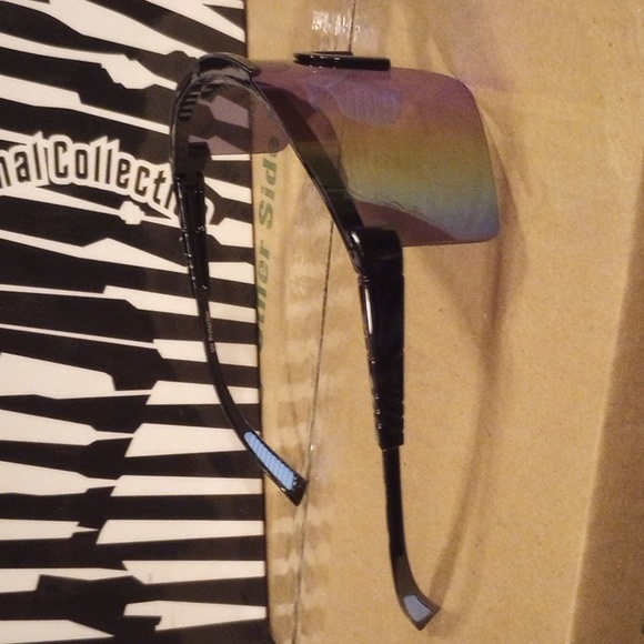 Sunglasses - Picture 4 of 6